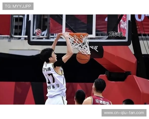 李添荣手部骨折复发，上海后卫线再受打击